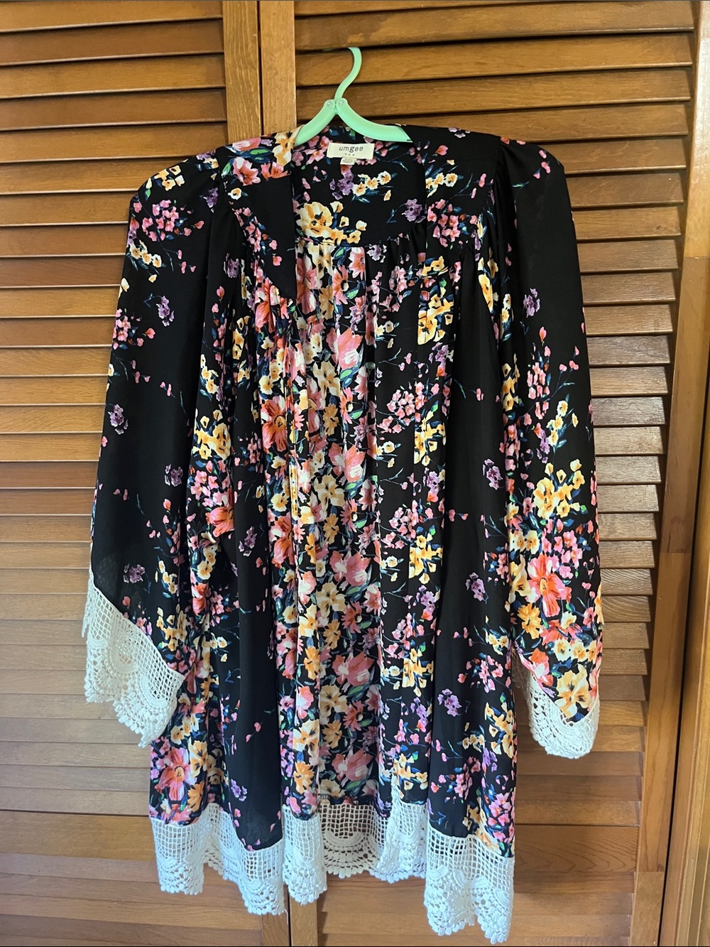 Umgee Crochet Trim Kimono - Black with Pink & Yellow Flowers Size Small